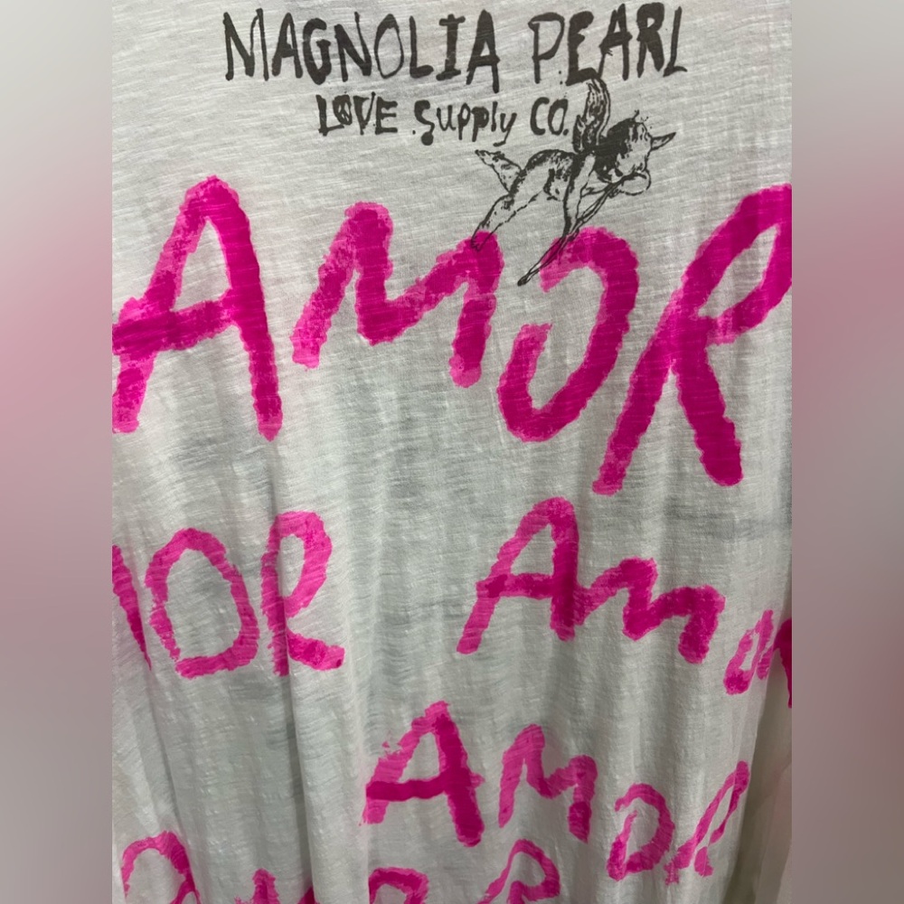 Magnolia Pearl Light Gray Tee with Bold Pink Amor Design